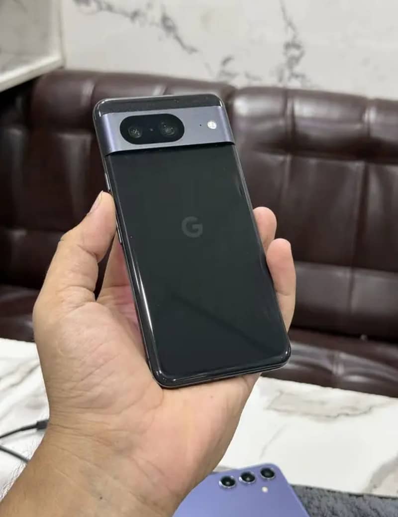 Google Pixel 8 4