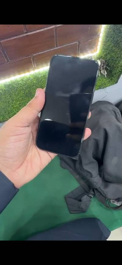 Apple iPhone 16