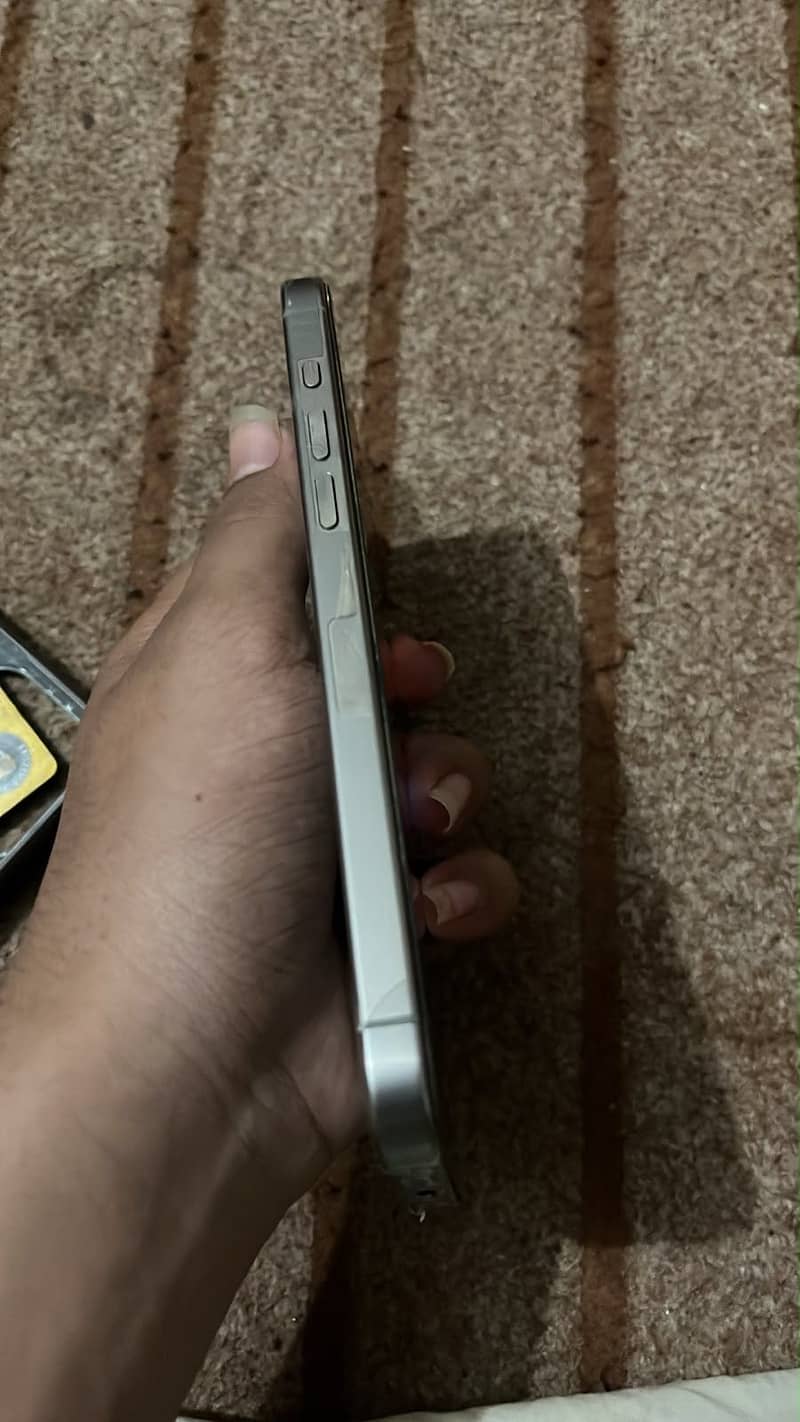 Apple iPhone 15 Pro Max 2