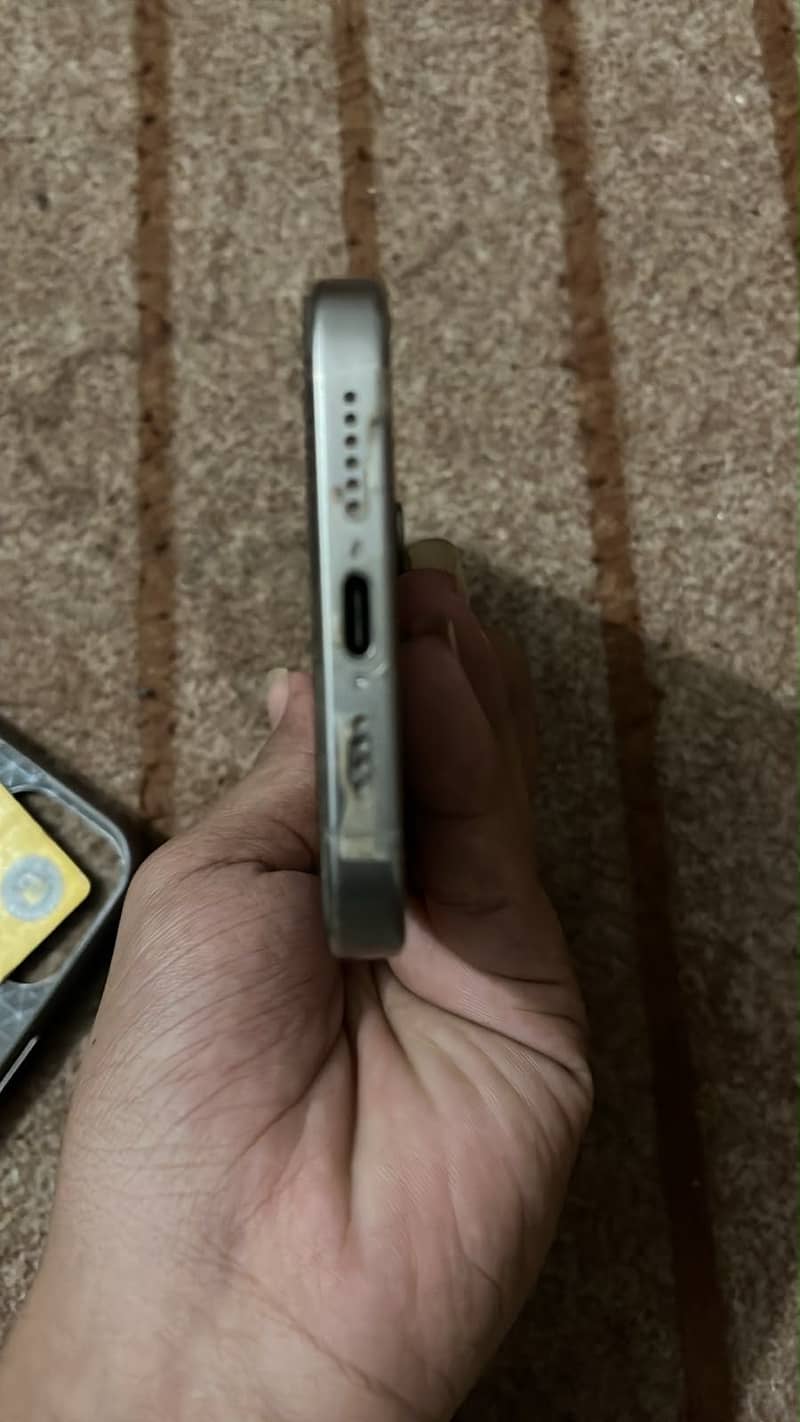 Apple iPhone 15 Pro Max 3