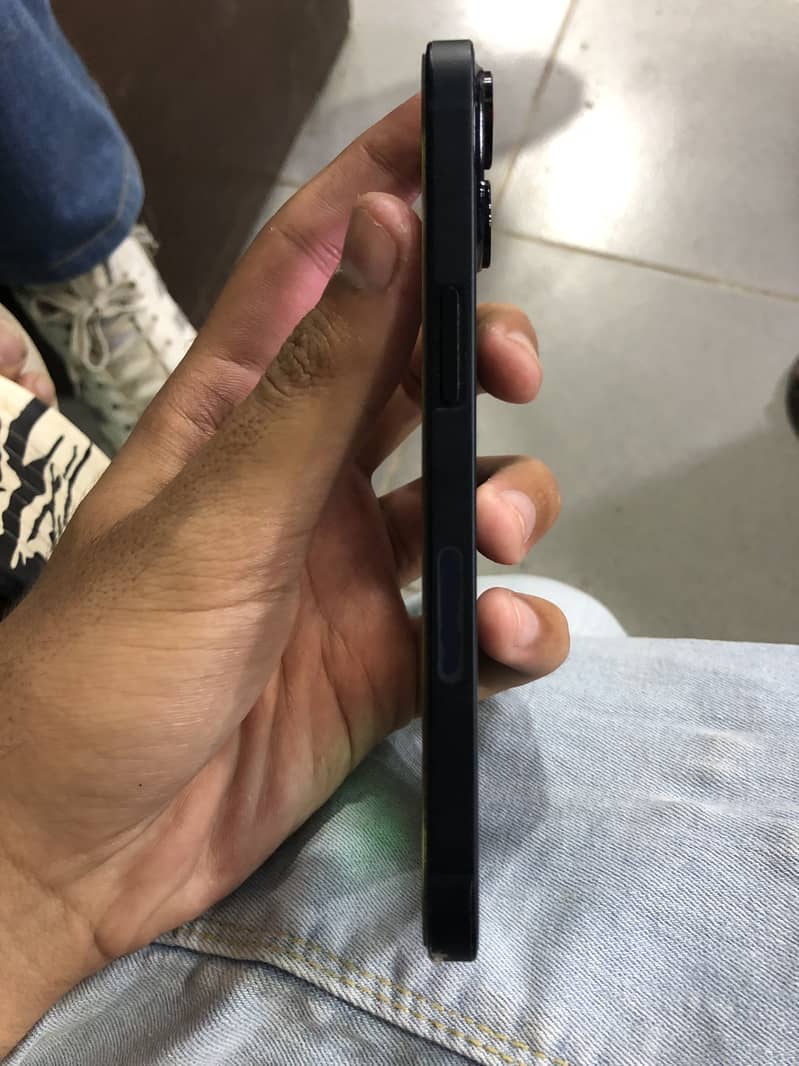 Apple iPhone 13 1