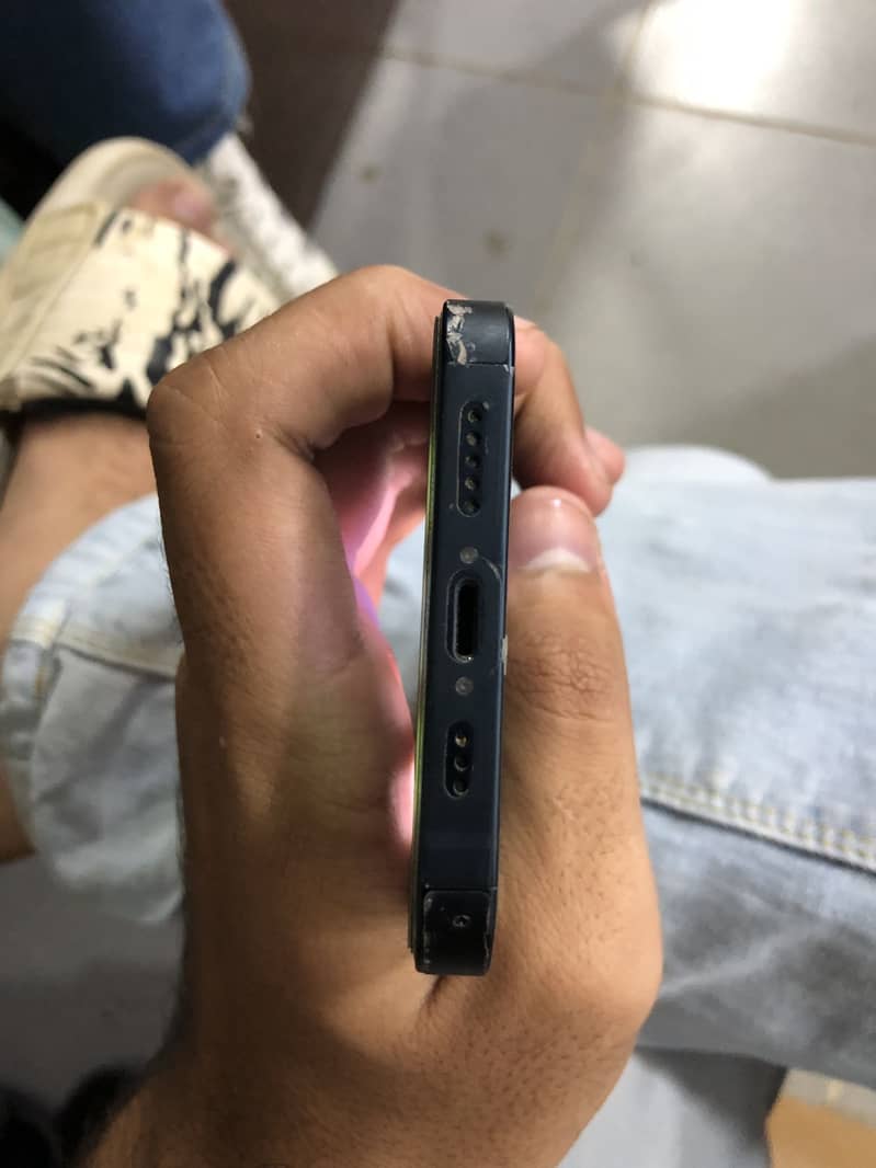 Apple iPhone 13 - Mobile Phones - 1120543197