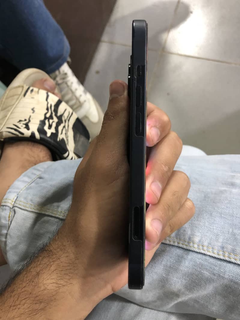 Apple iPhone 13 4