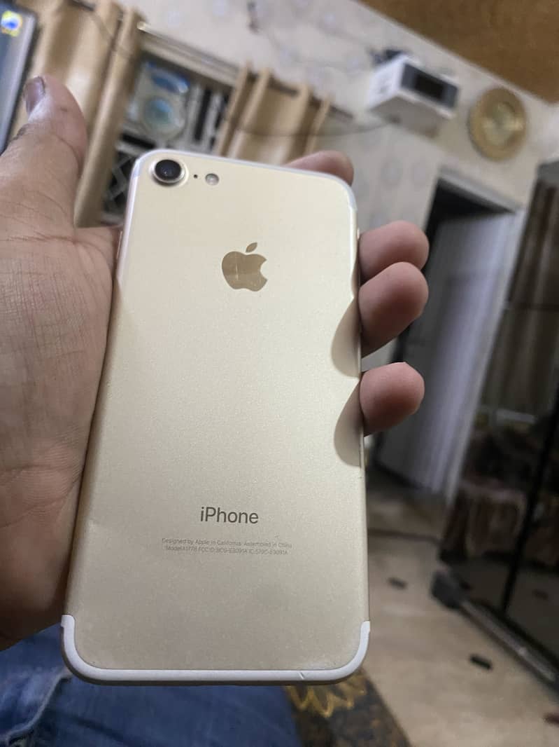 Apple iPhone 7 1