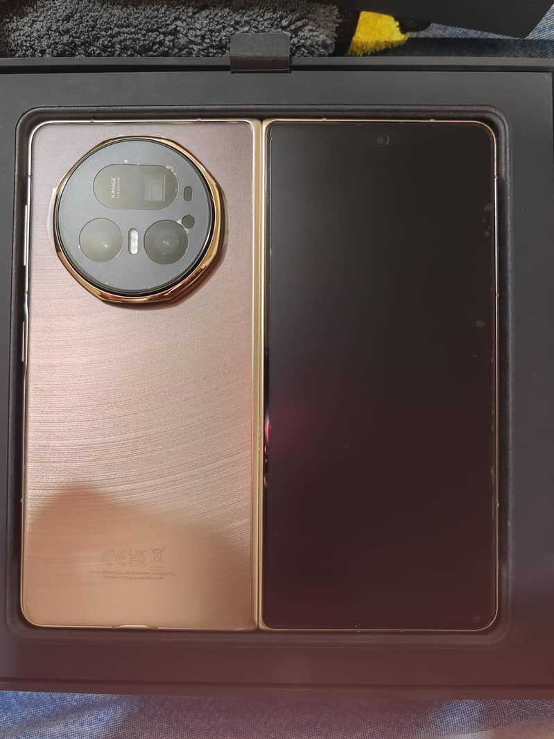 Honor Magic V5 3