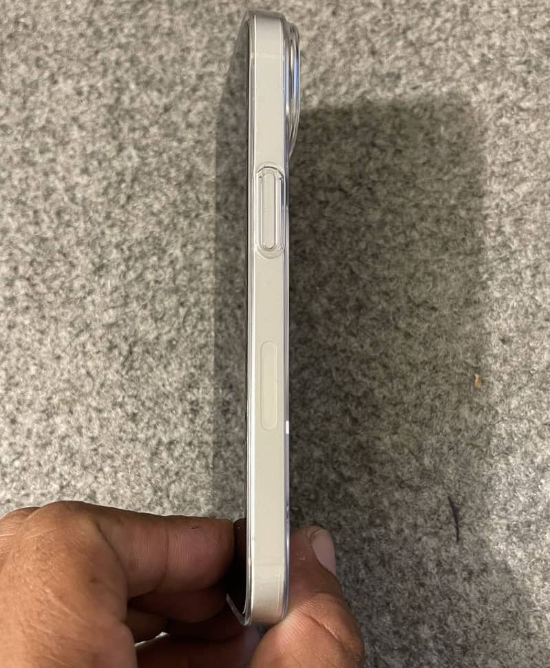 Apple iPhone 13 5