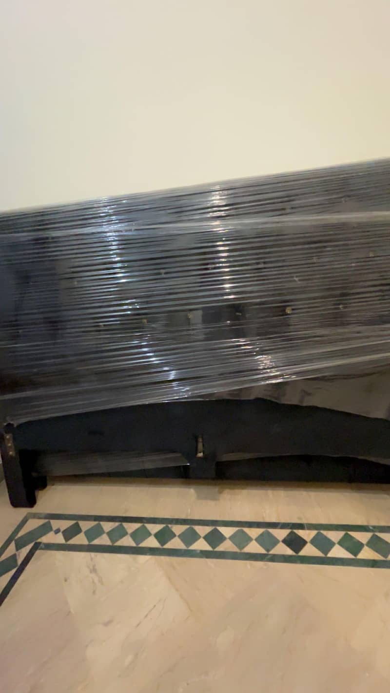 bed set with 2 side tables 1