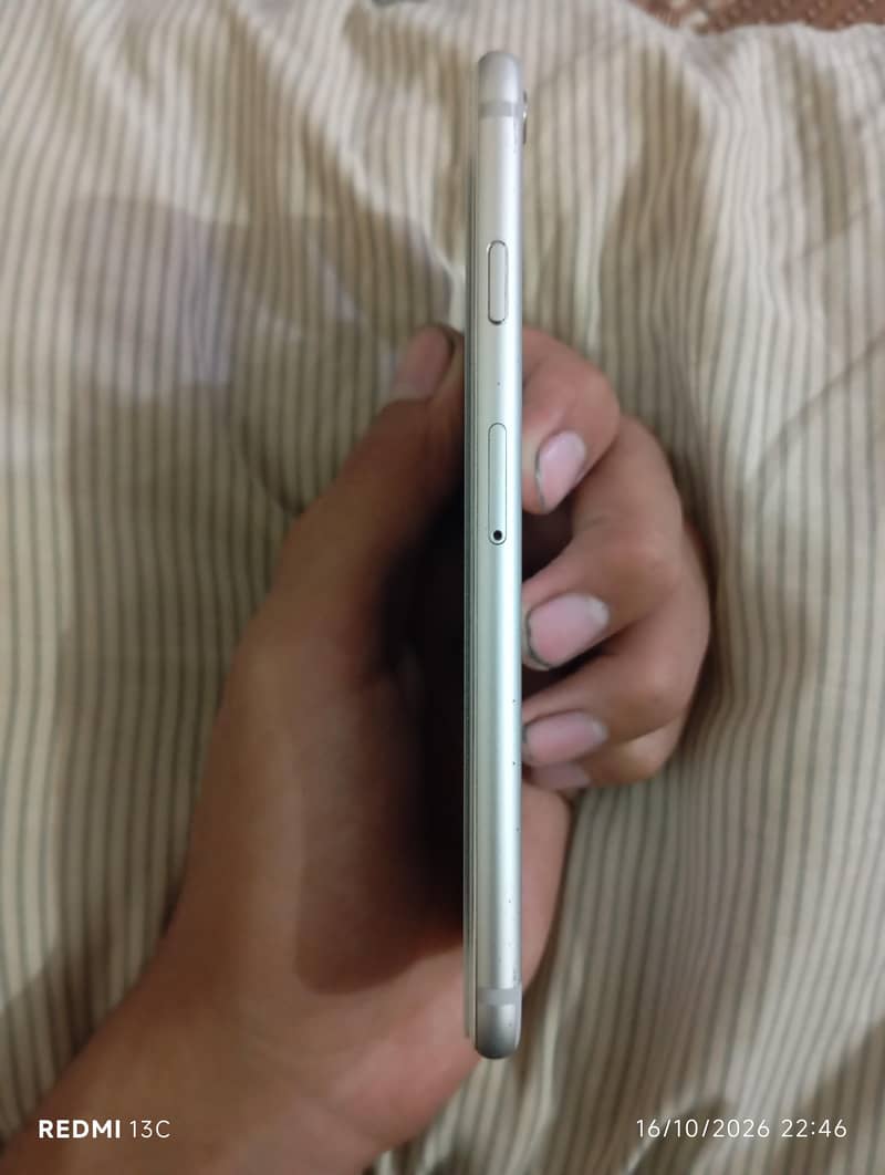 Apple iPhone 6S 4