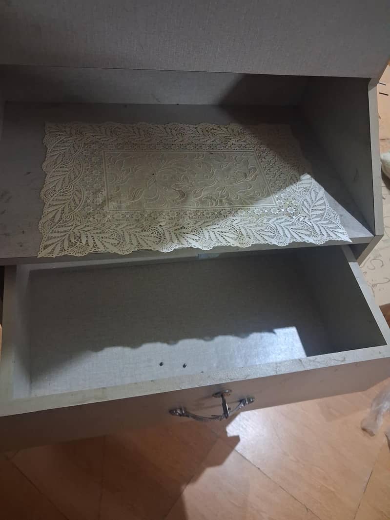 dressing table color grey 2