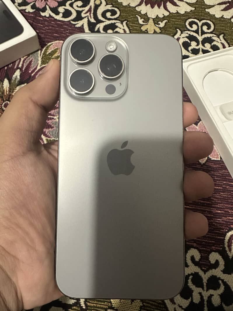 Apple iPhone 16 Pro Max 0