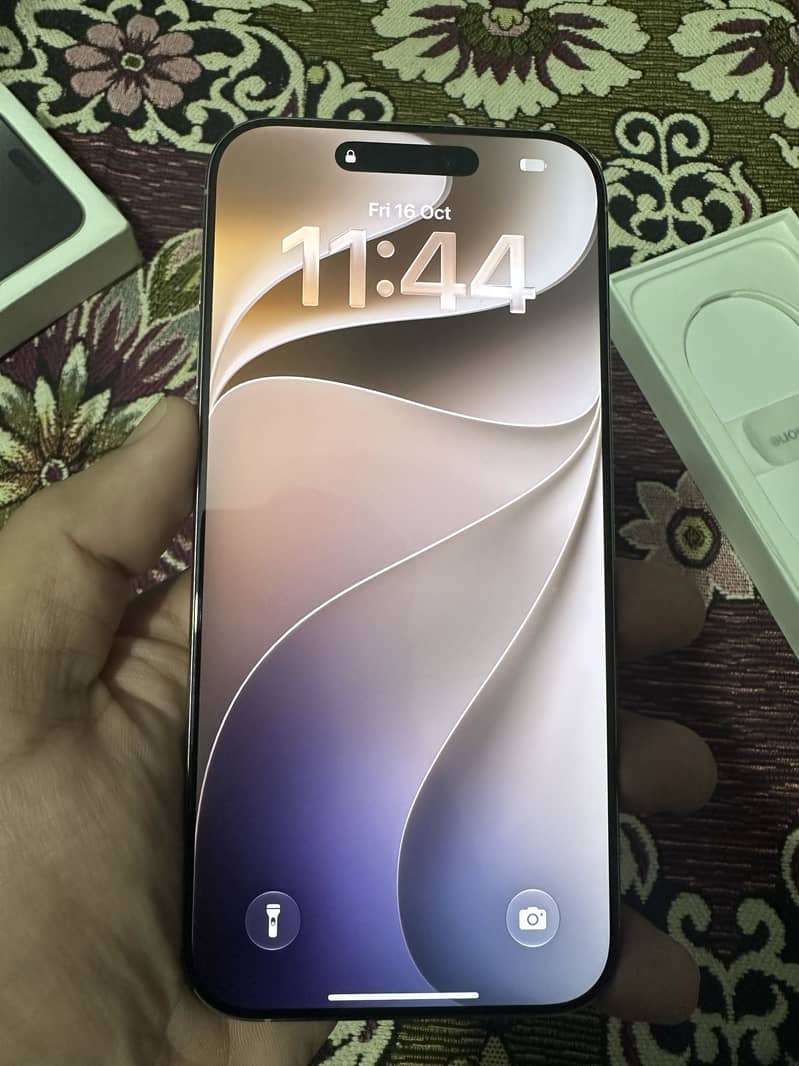 Apple iPhone 16 Pro Max 2