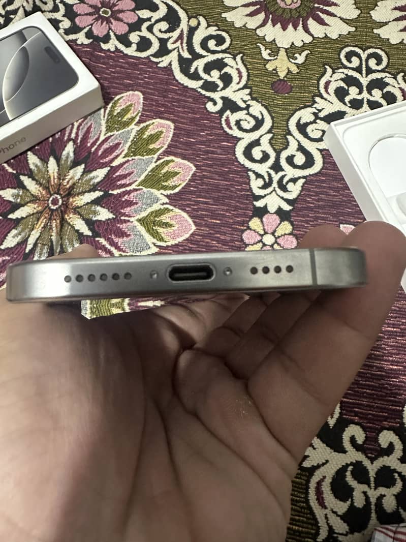 Apple iPhone 16 Pro Max 5