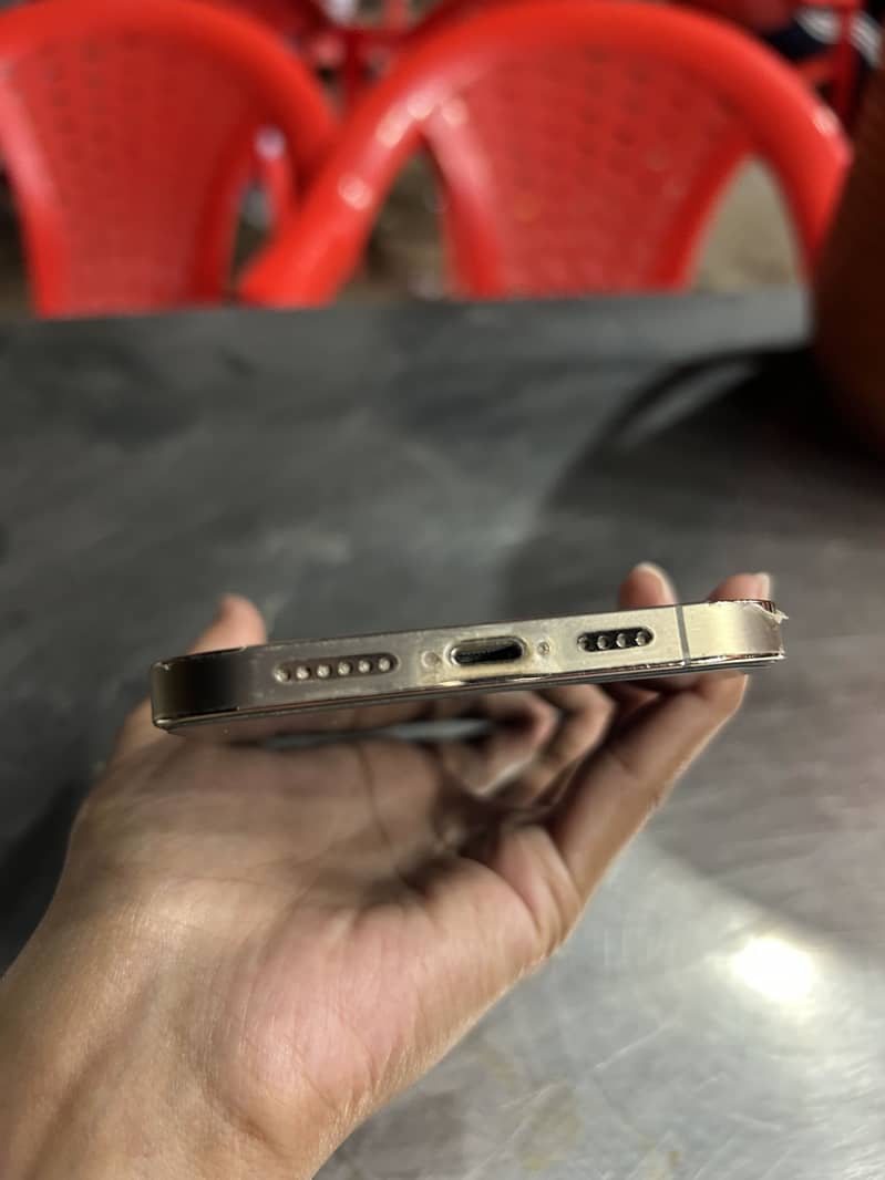 Apple iPhone 12 Pro Max 4