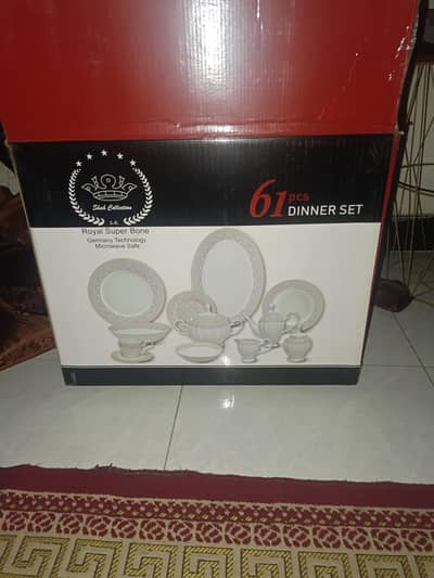 61 pieces dinner set