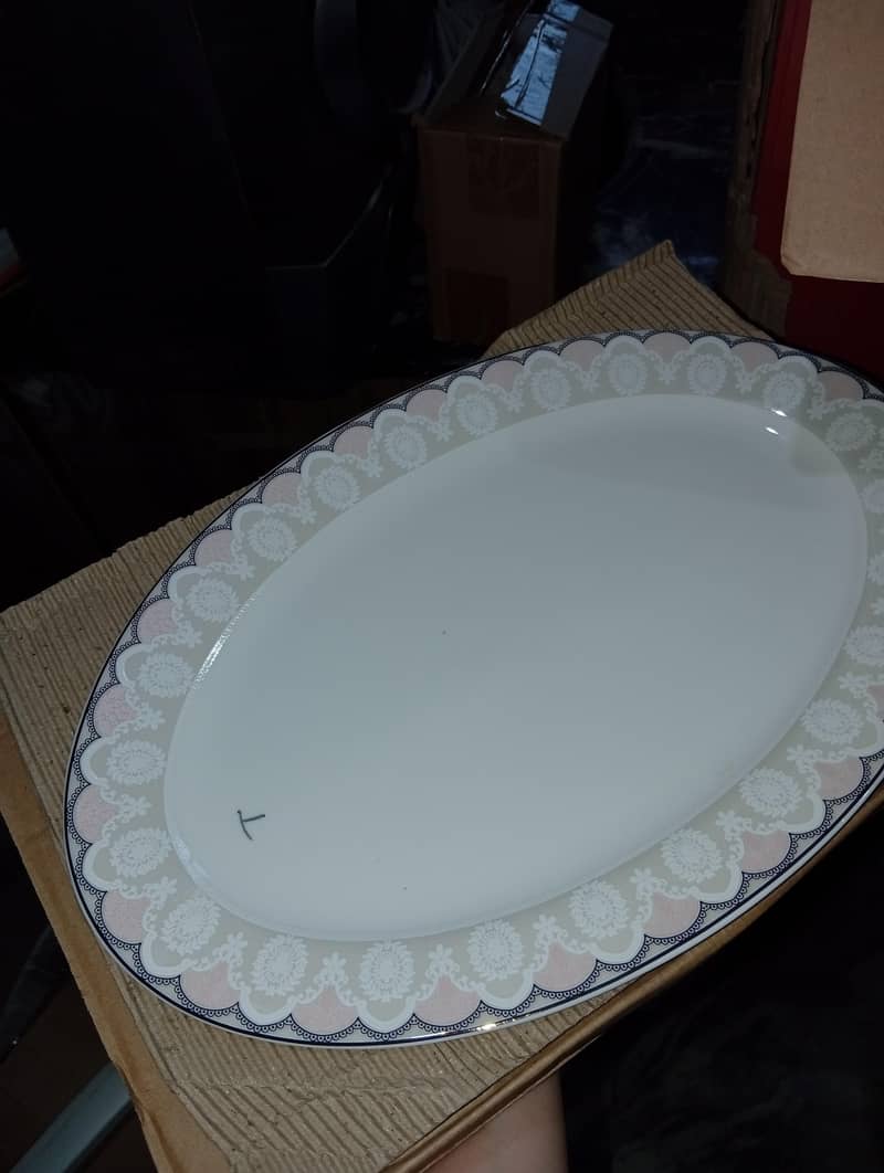 61 pieces dinner set 4