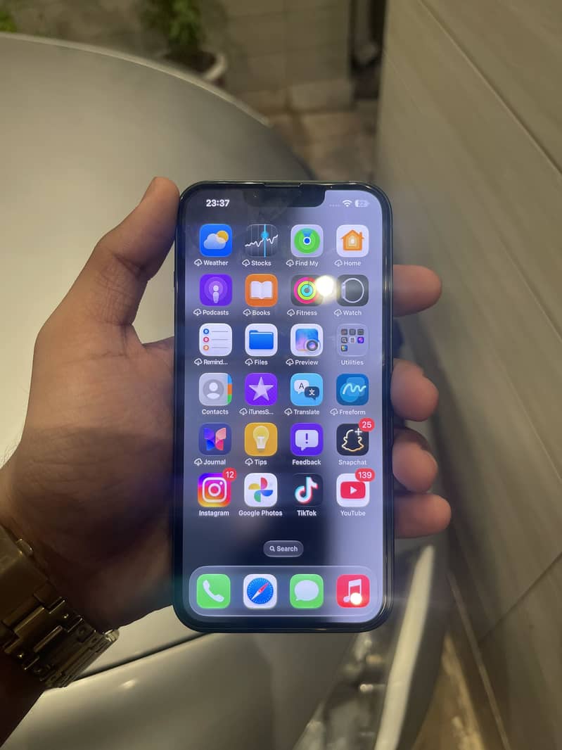 Apple iPhone 13 1