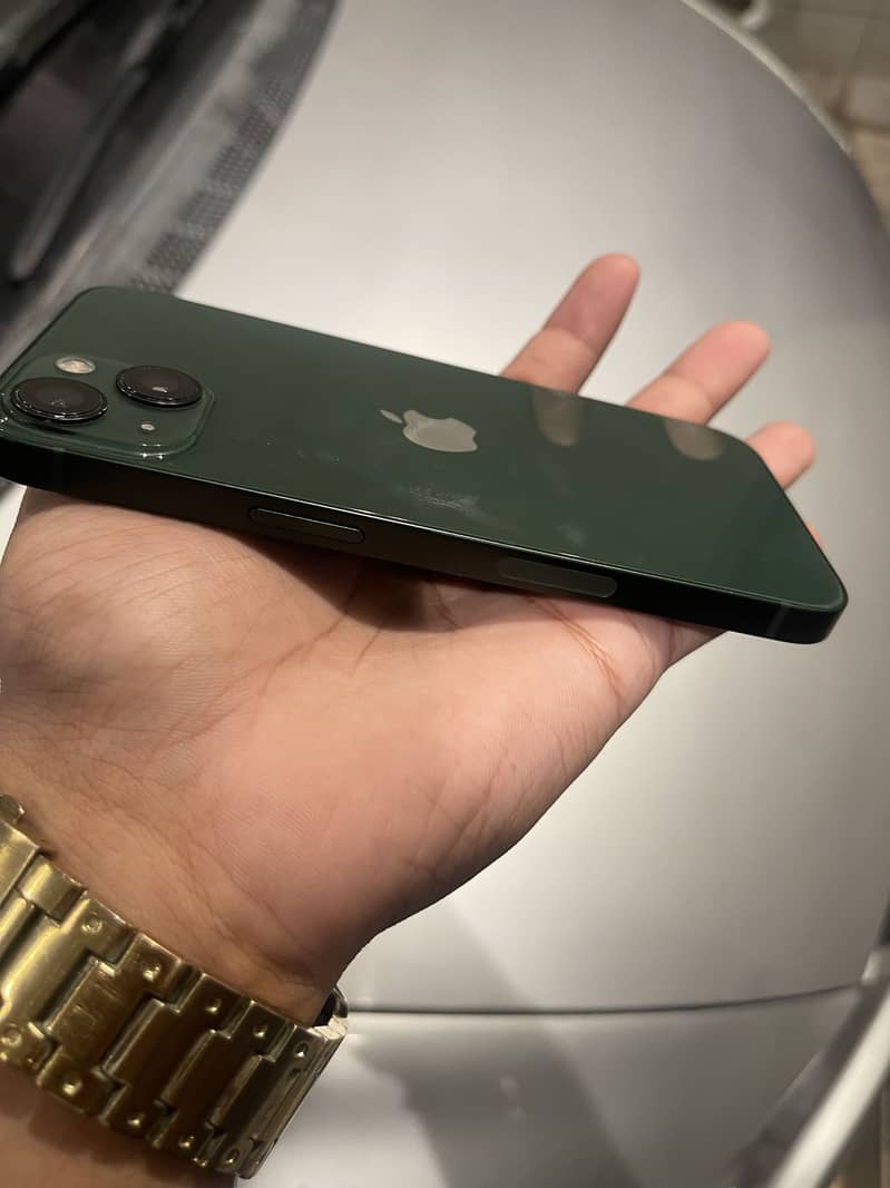 Apple iPhone 13 4