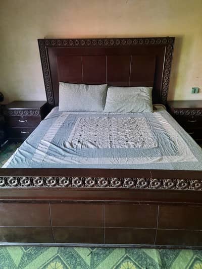 Double bed & dressing table