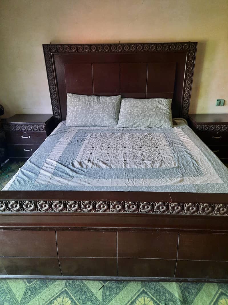 Double bed & dressing table 0