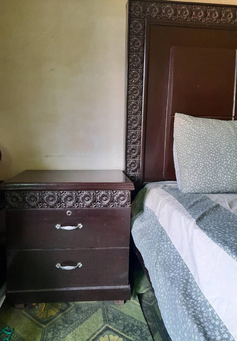 Double bed & dressing table 4