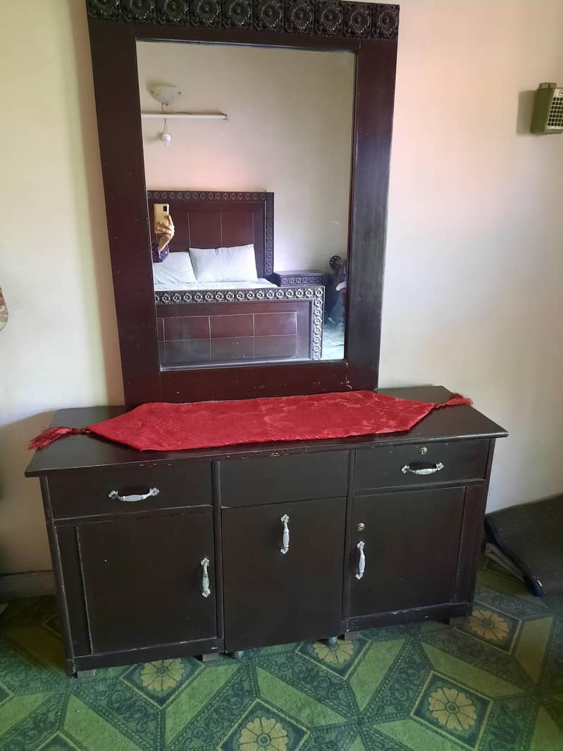 Double bed & dressing table 5