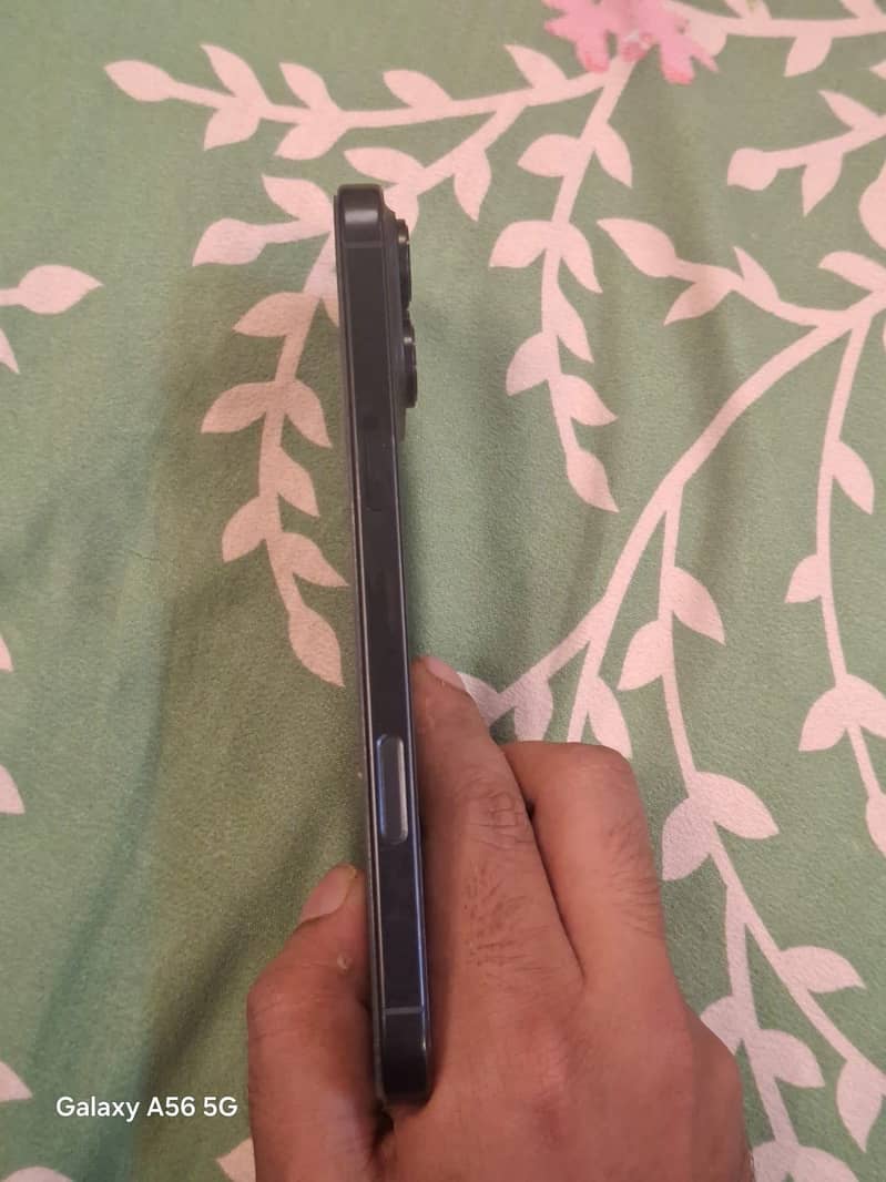 Apple iPhone 16 Pro Max 2