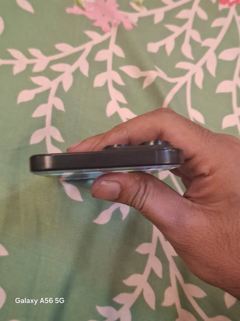 Apple iPhone 16 Pro Max 5
