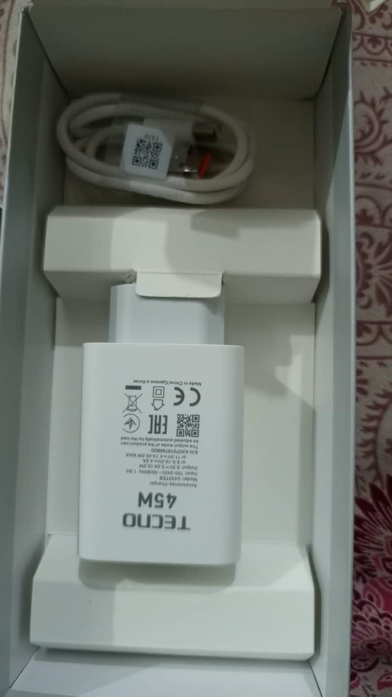 Tecno spark40 pro 8