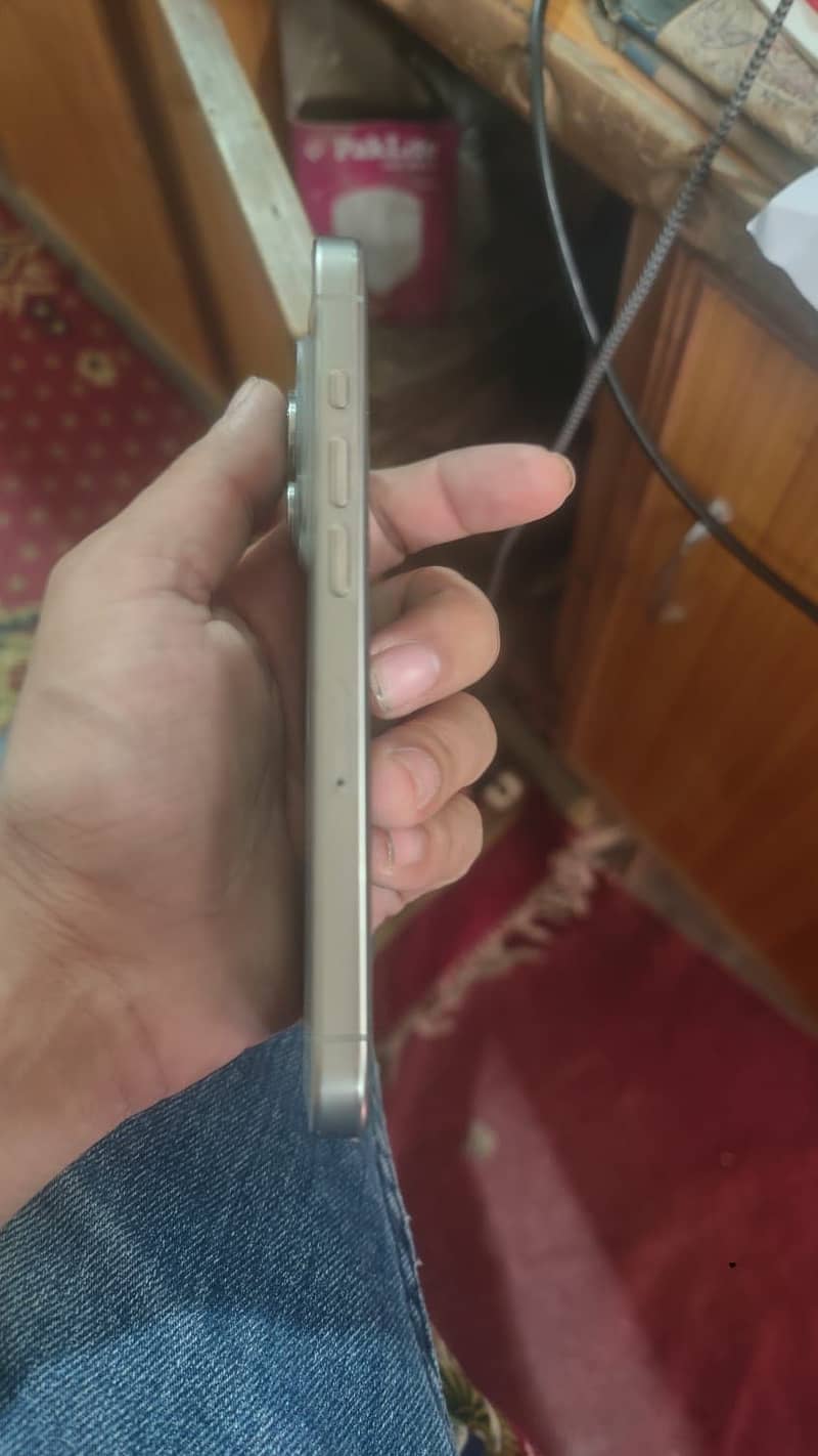 Apple iPhone 15 Pro 0