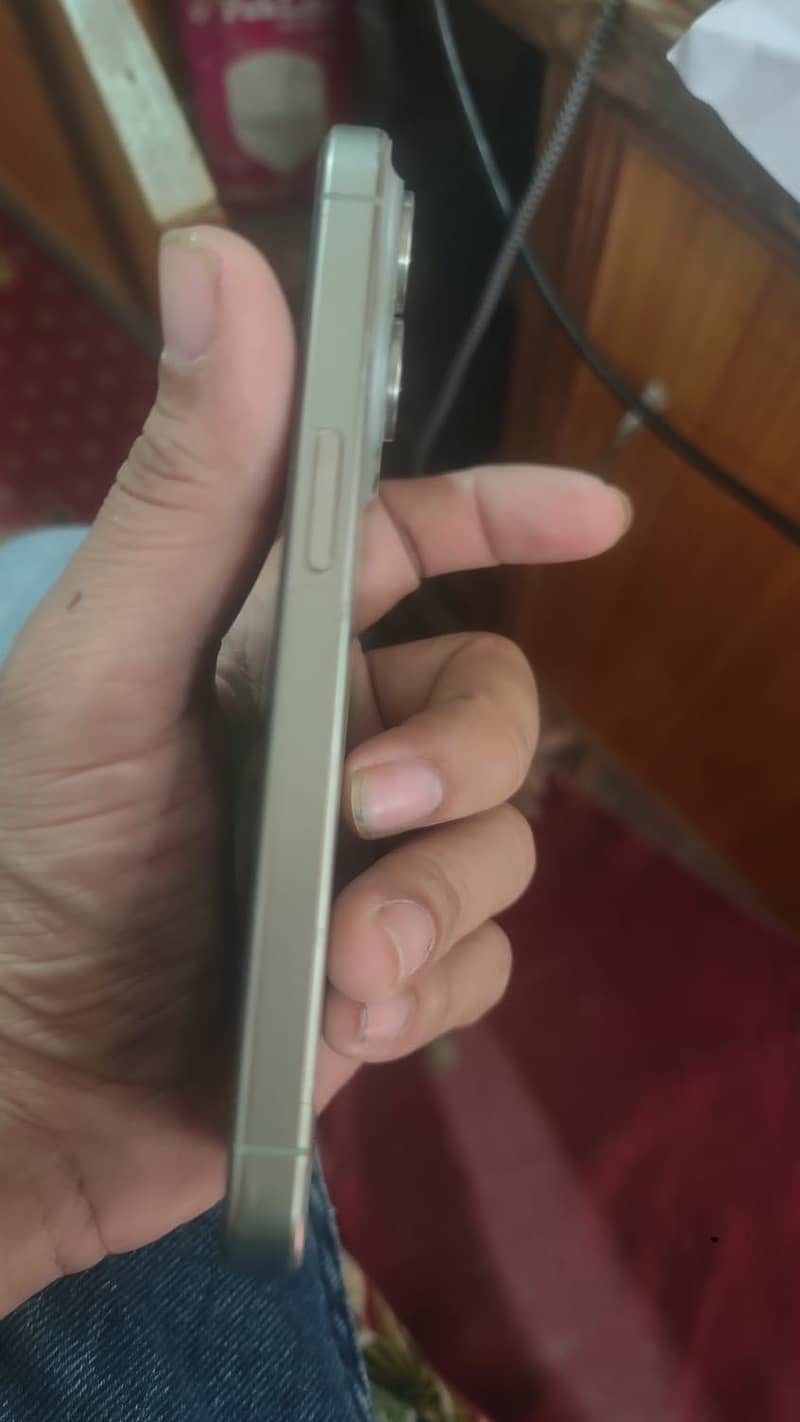 Apple iPhone 15 Pro 1