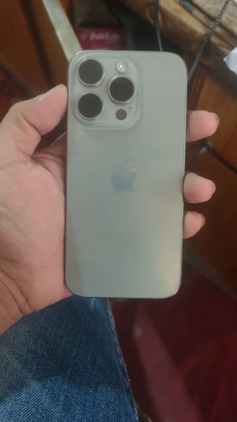 Apple iPhone 15 Pro 3