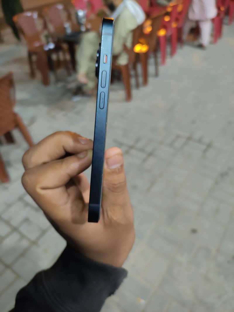 Apple iPhone 14 3