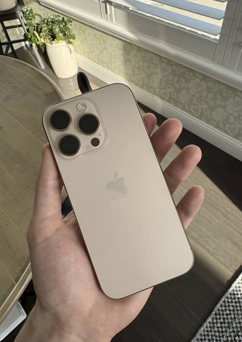 Apple iPhone 16 Pro 0