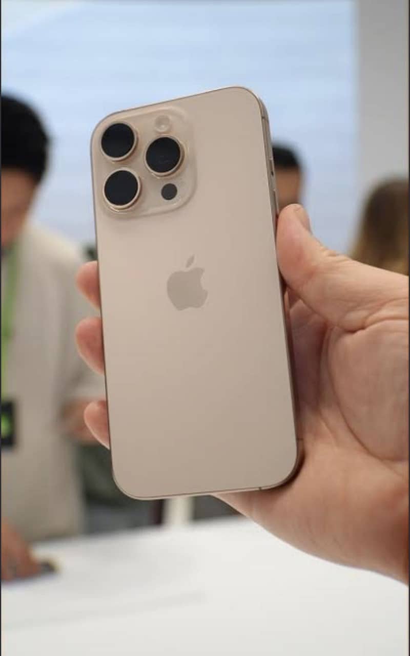 Apple iPhone 16 Pro 1