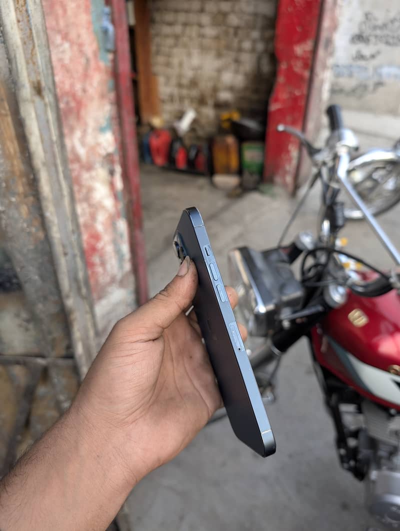 Apple iPhone 12 Pro Max 4