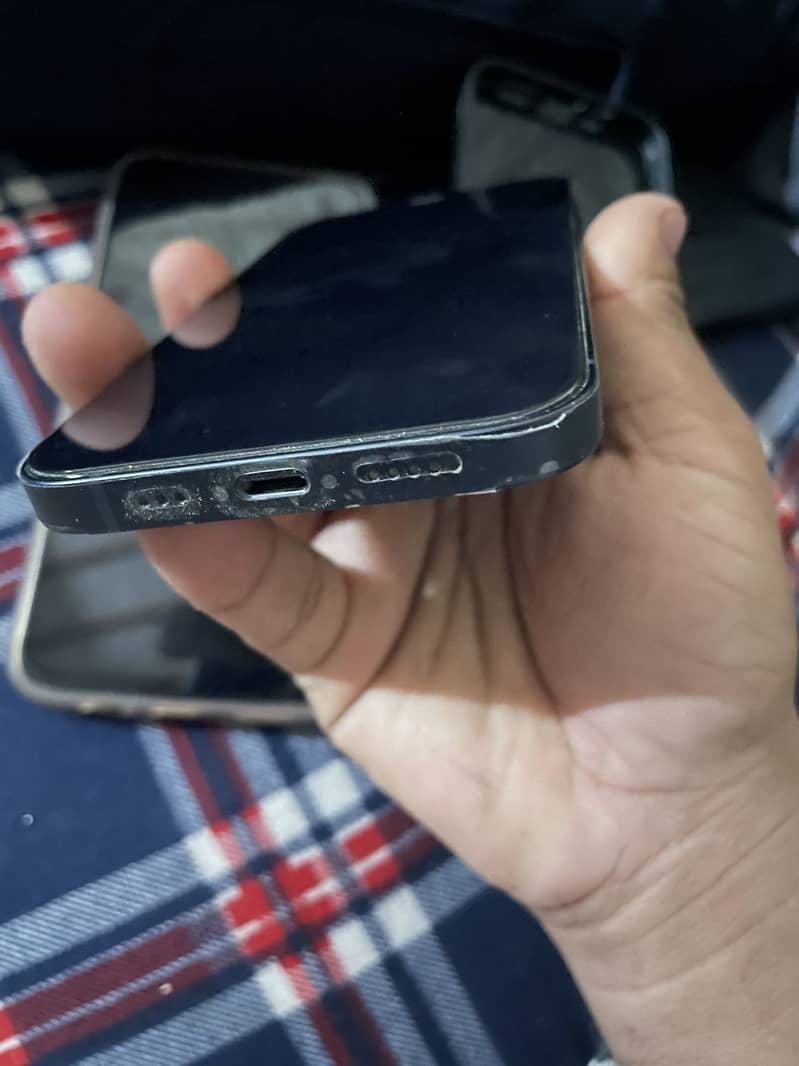 Apple iPhone 12 3