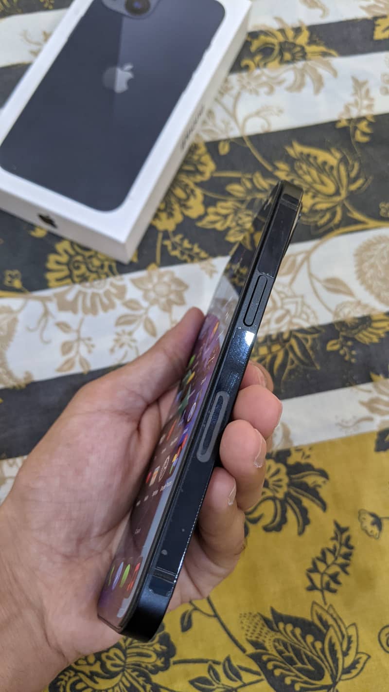 Apple iPhone 13 6