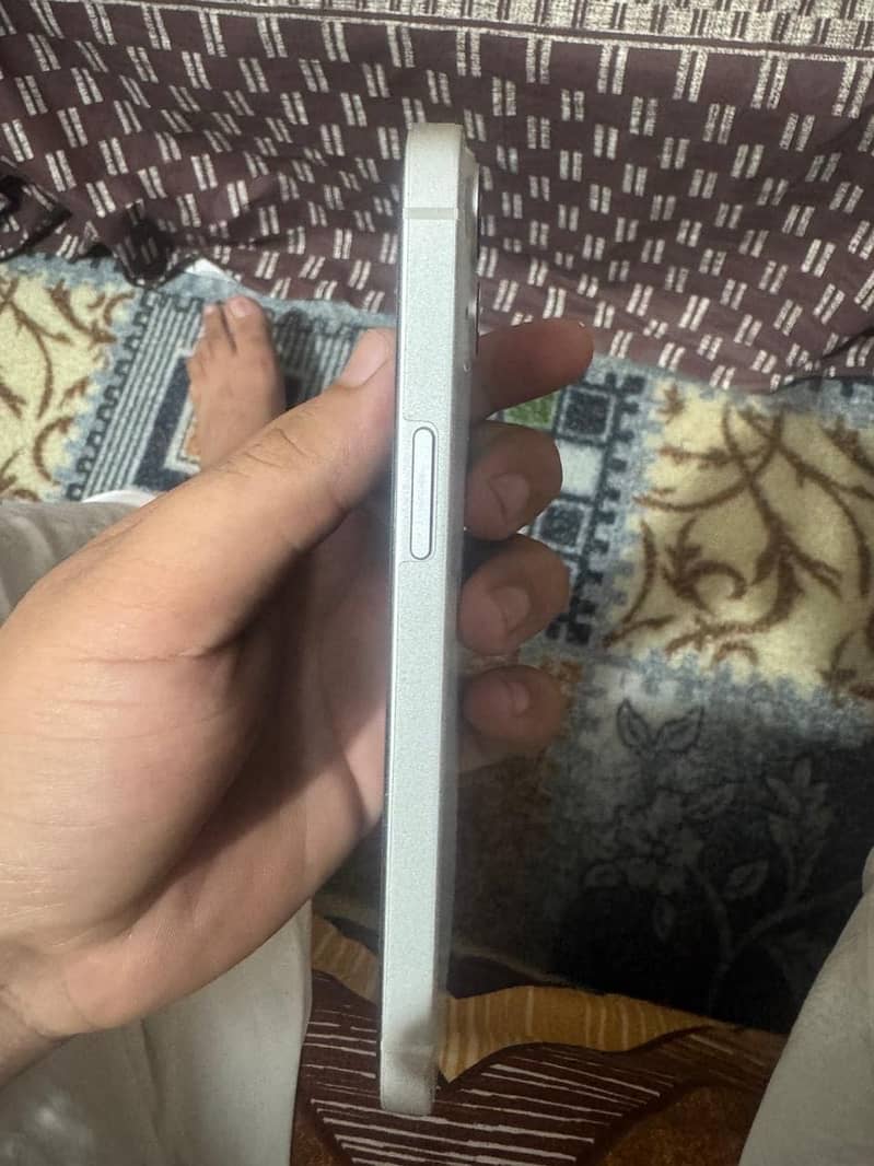 Apple iPhone 13 1