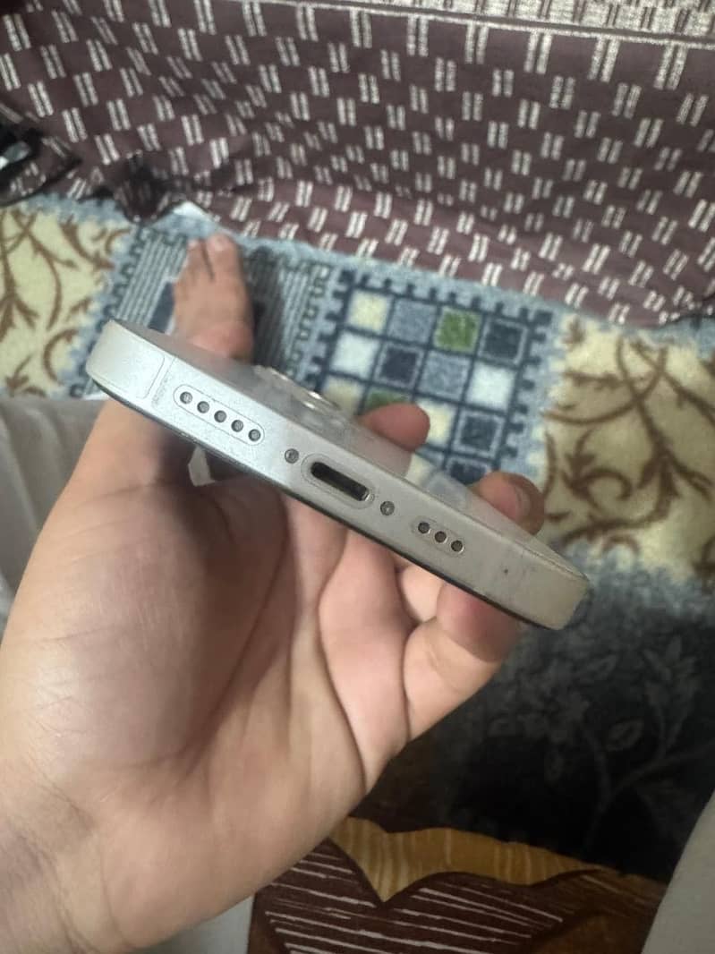 Apple iPhone 13 2