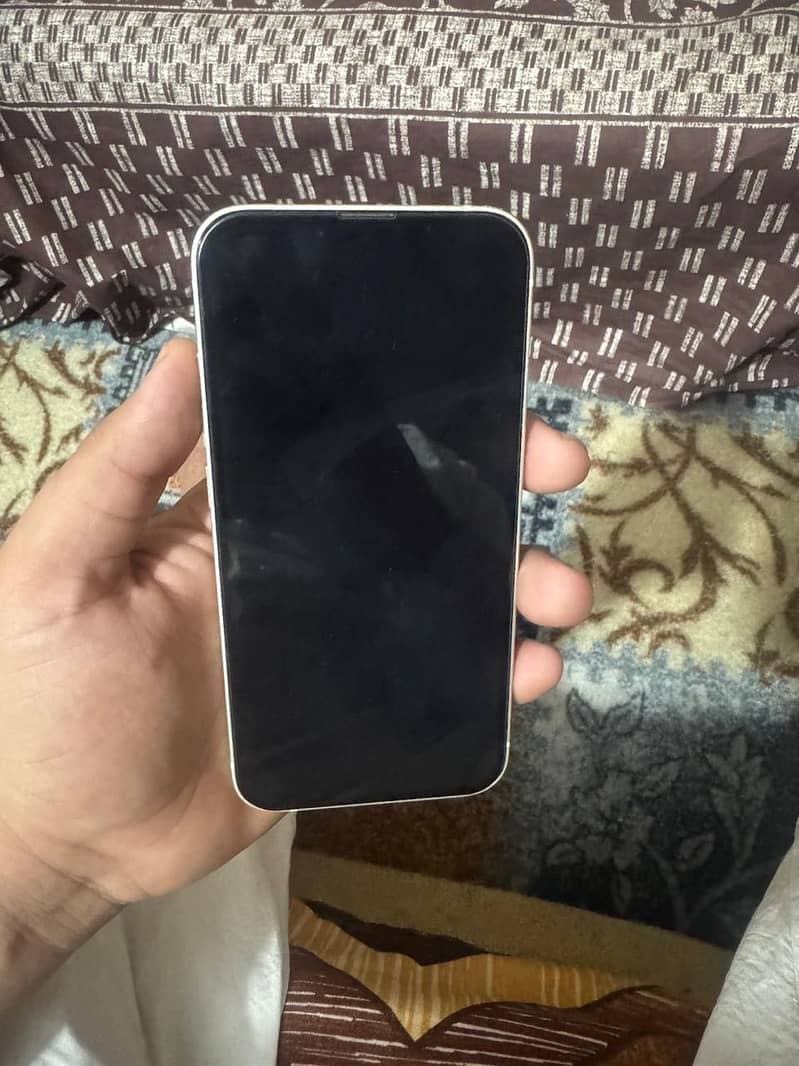 Apple iPhone 13 4