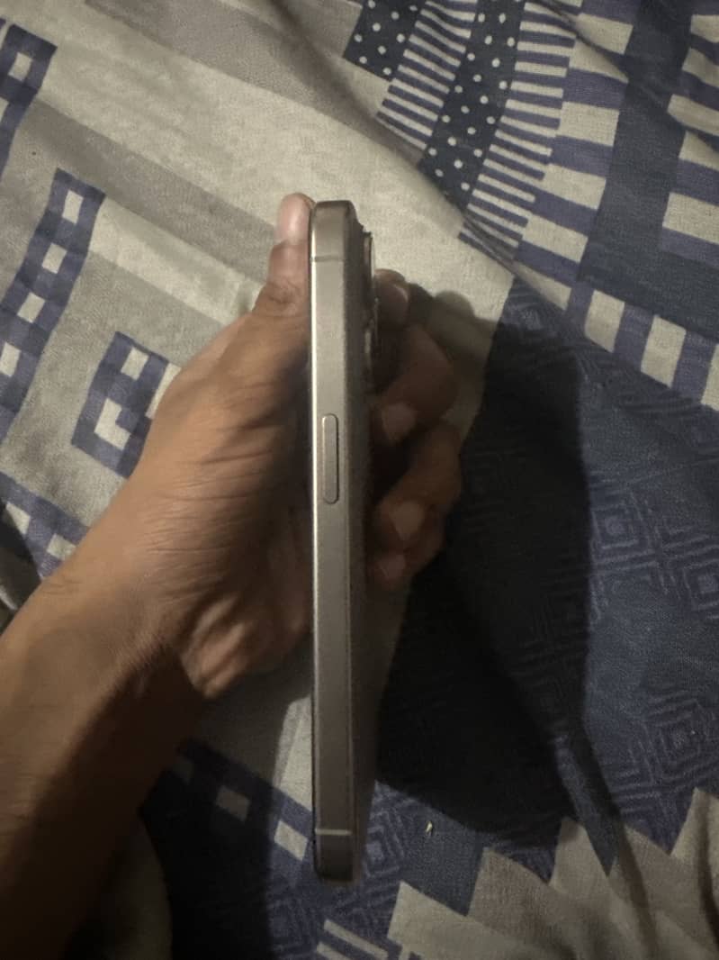 Apple iPhone 15 Pro 2
