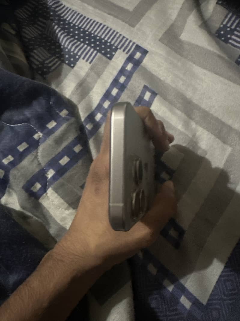 Apple iPhone 15 Pro 3