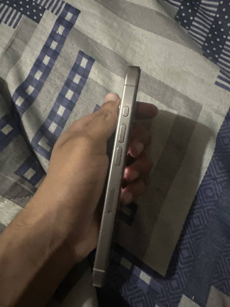 Apple iPhone 15 Pro 4