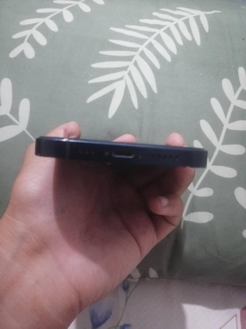 Apple iPhone 12 2