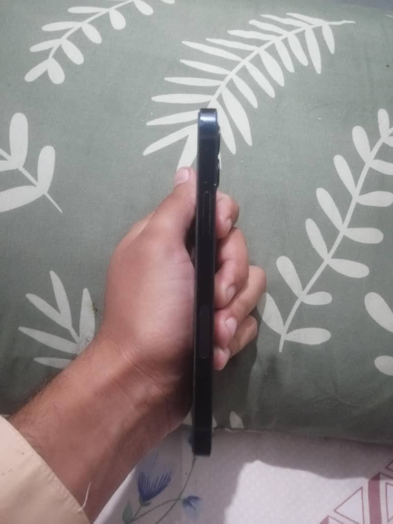 Apple iPhone 12 3