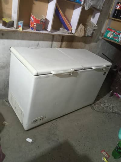 Freezer Sale Ke Liye Available : Achhi Condition Mein