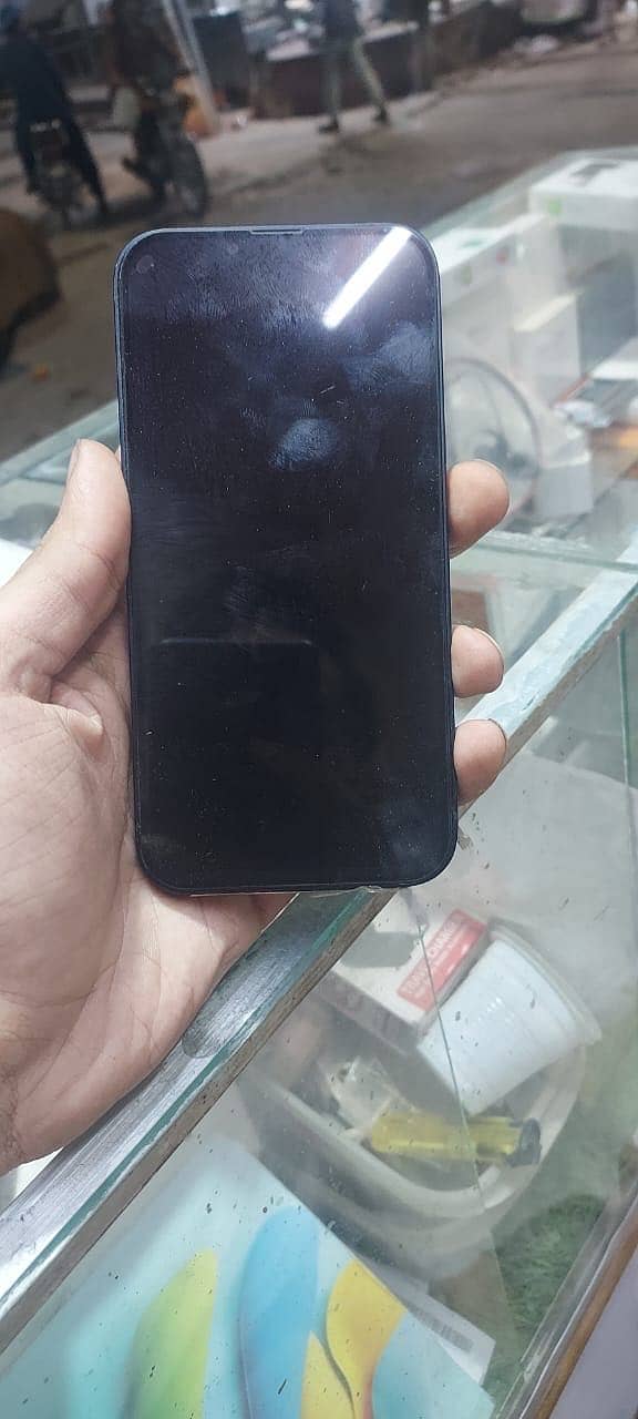 Apple iPhone 13 2