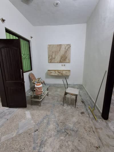 4marla single story house for rent with boring