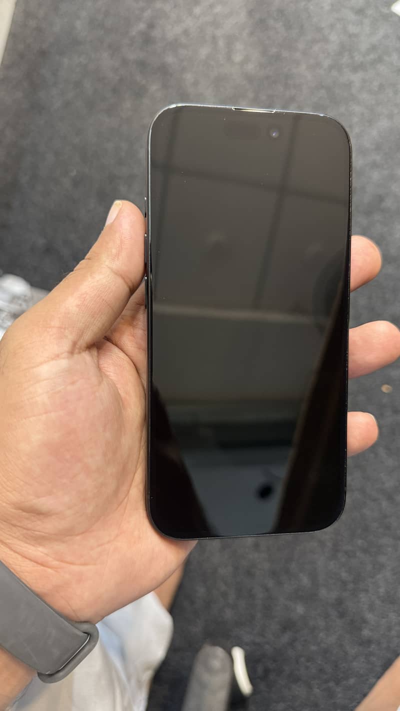 Apple iPhone 16 1