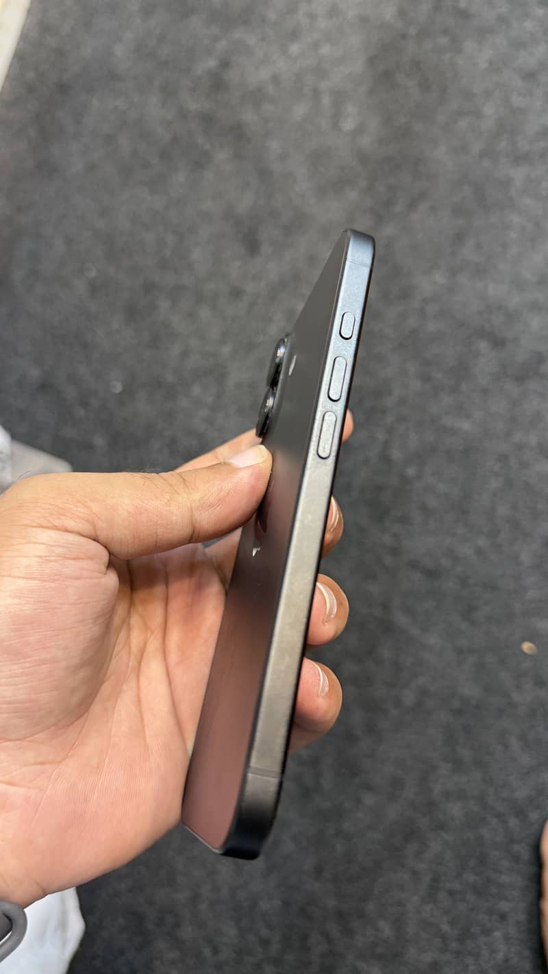 Apple iPhone 16 2